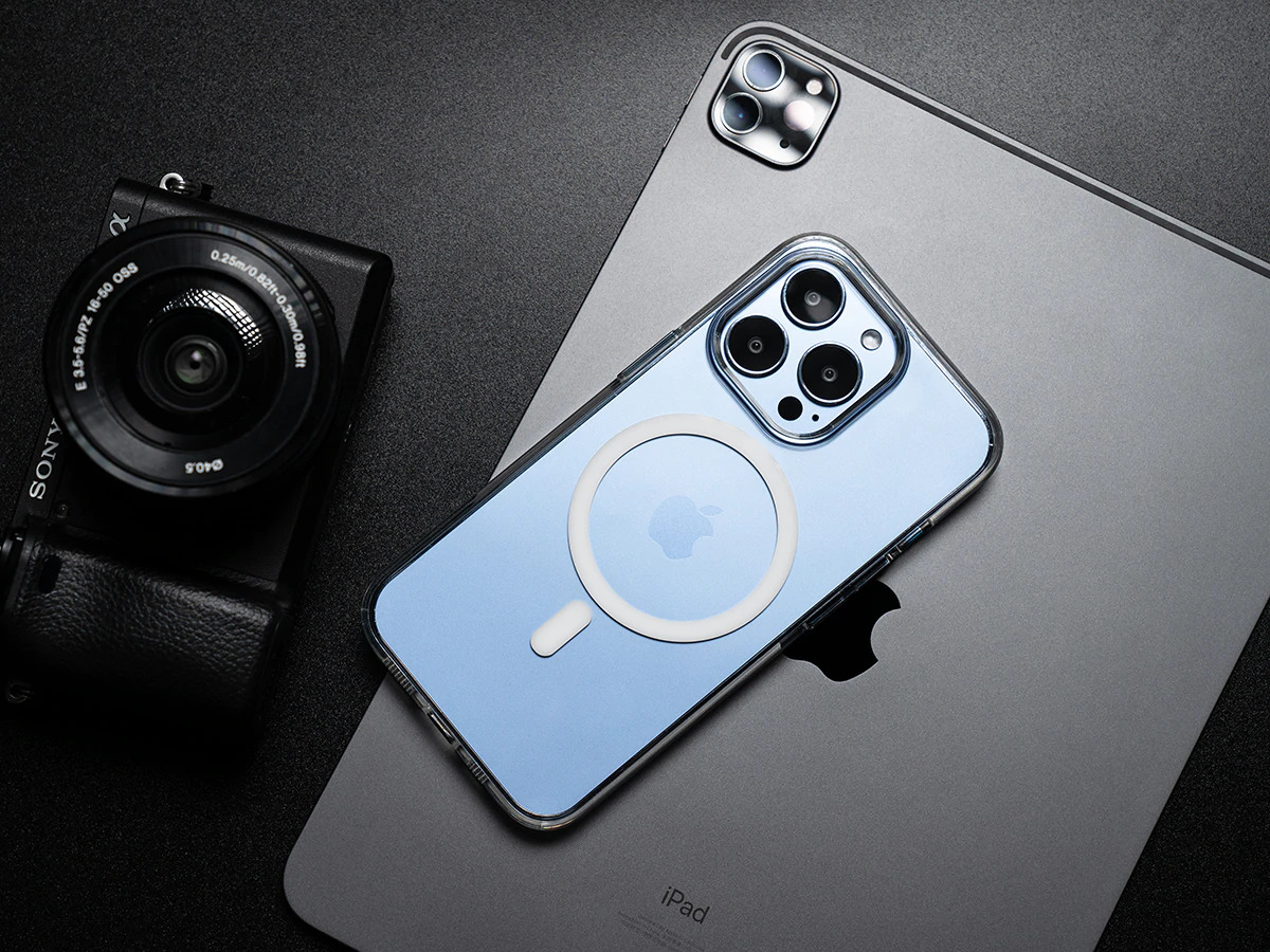 MagClap™ Crystal Transparent Phone Case Sleek Design