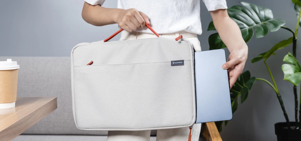Switcheasy Modern MacBook Sleeve Slider 3