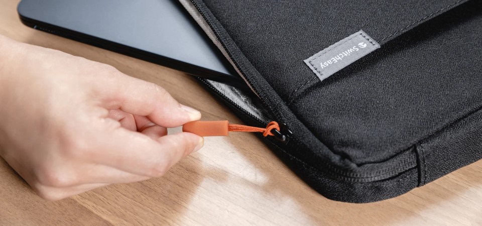Switcheasy Modern MacBook Sleeve Slider 5