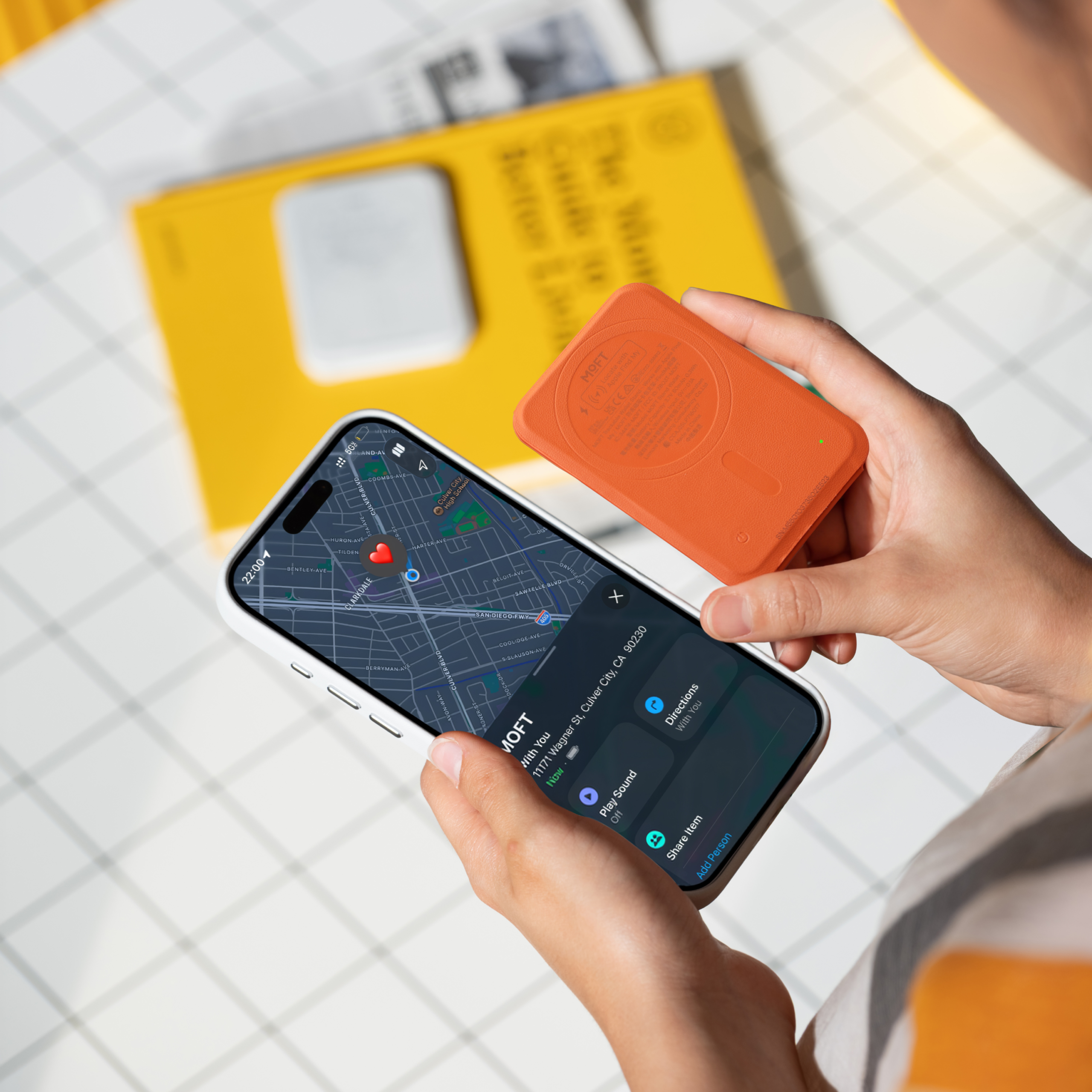 MOFT Trackable Snap-on Phone Stand & Wallet - Tracking