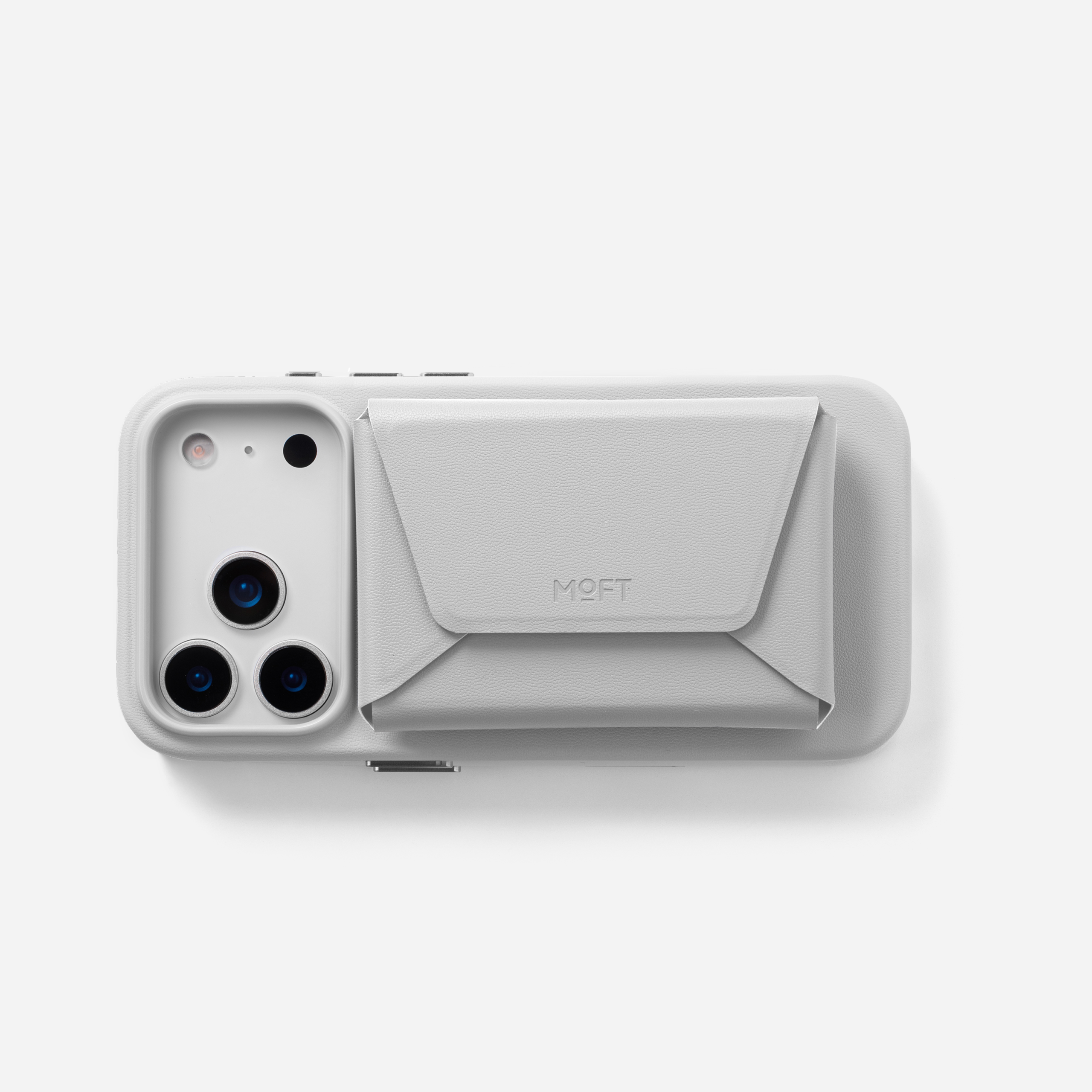 Moft Trackable Field Wallet Attachment View