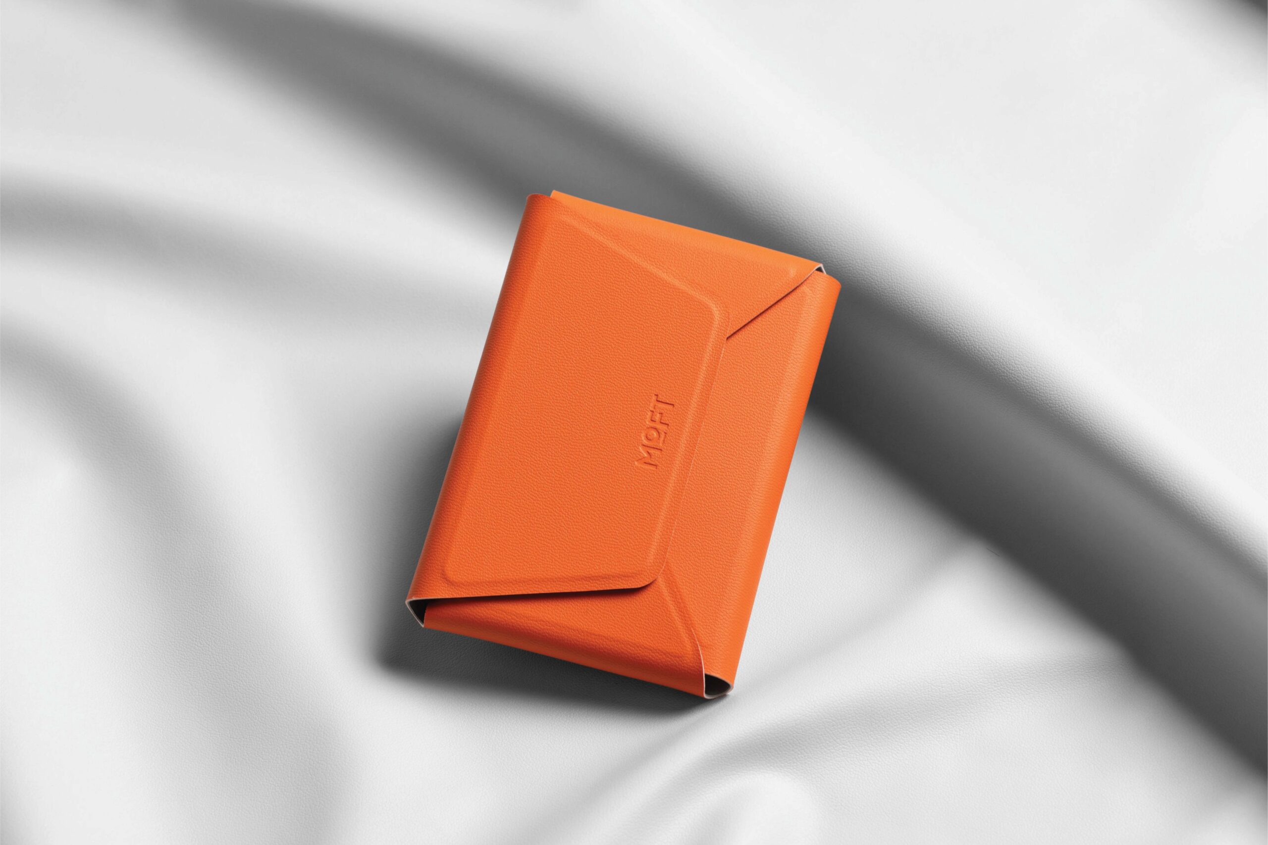 Moft Trackable Field Wallet elegant Design