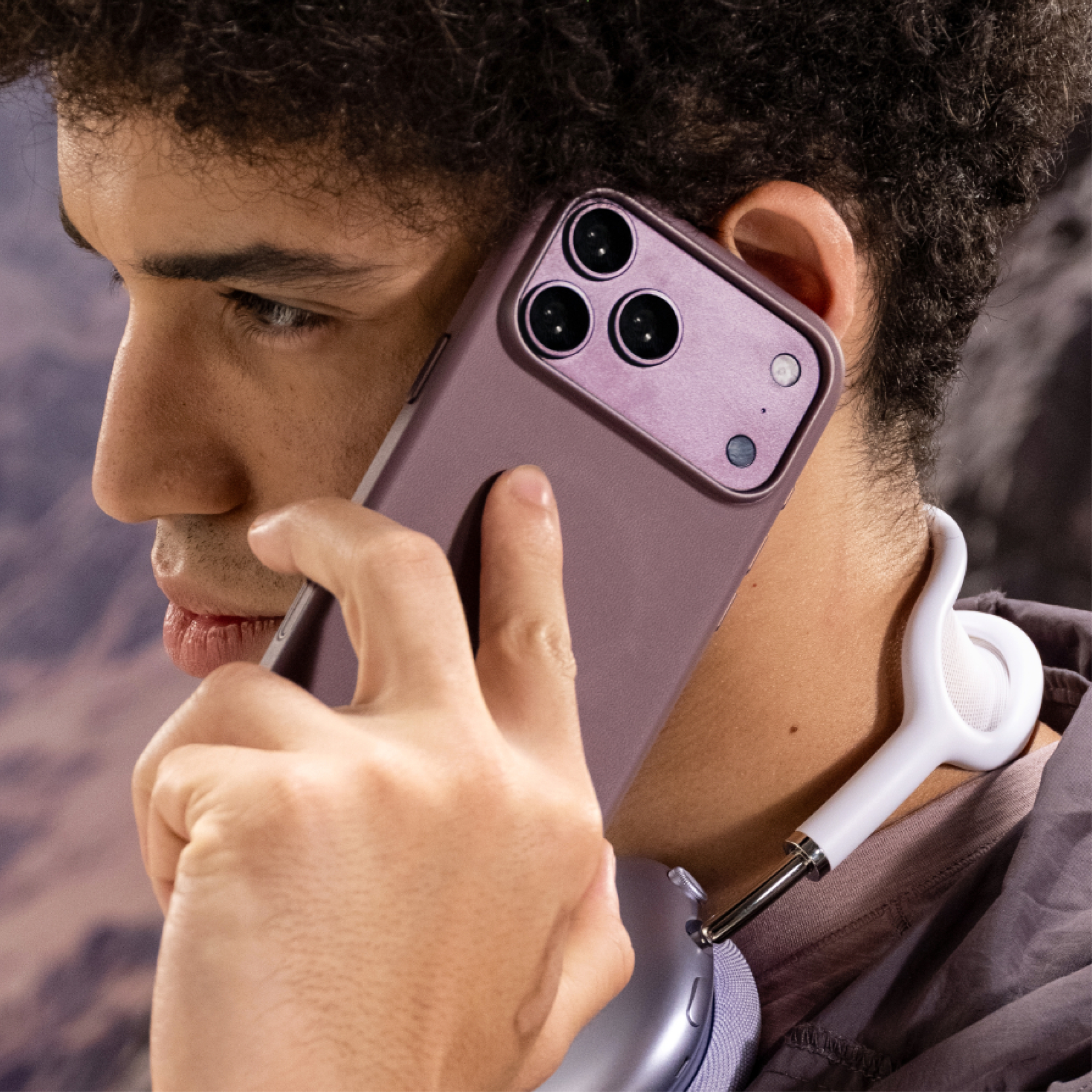 moft iphone 18 pro & pro max snap case asnwering phone
